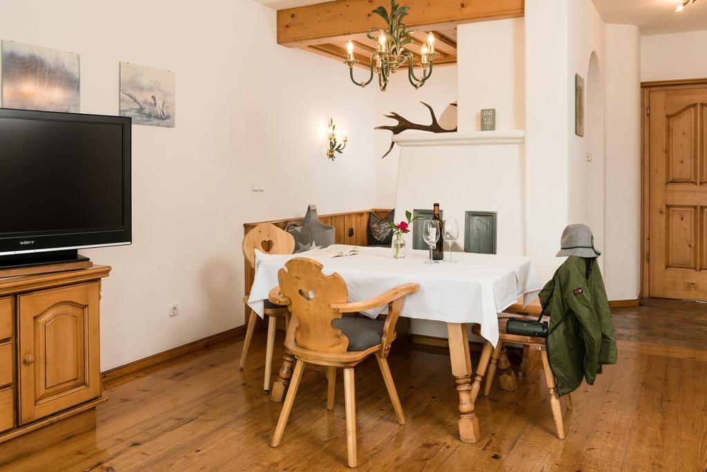 לאוגנג Ansitz Wirtsgut - Familienappartements In Den Bergen מראה חיצוני תמונה